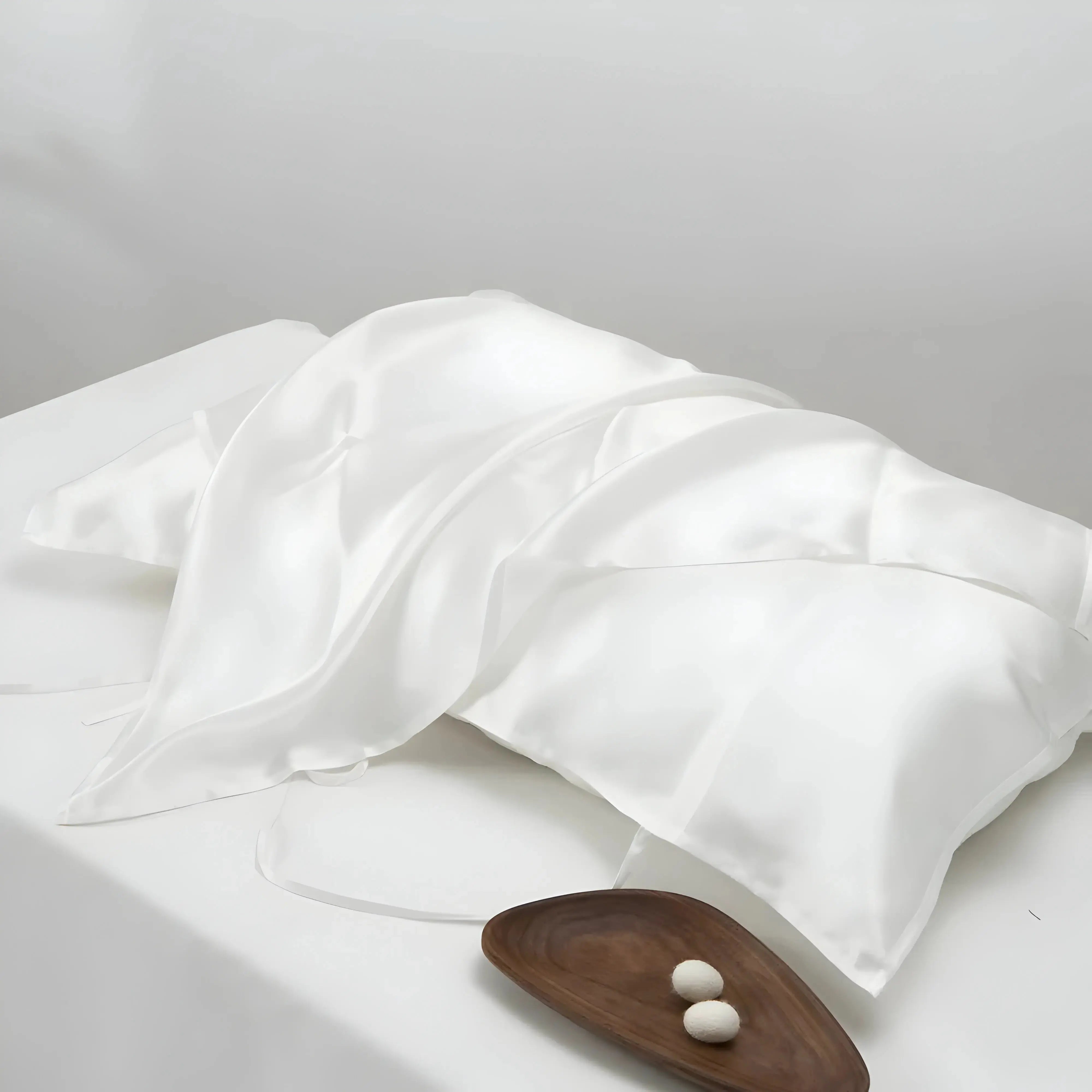 Entretien et Bienfaits d'une Taie d'Oreiller en Soie 19MM pour un Sommeil de Qualité StudioSoie