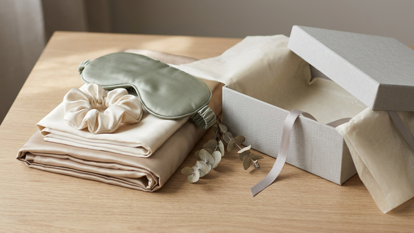 Silk gifts: a budget-by-budget guide, with no sizing mistakes - StudioSoie