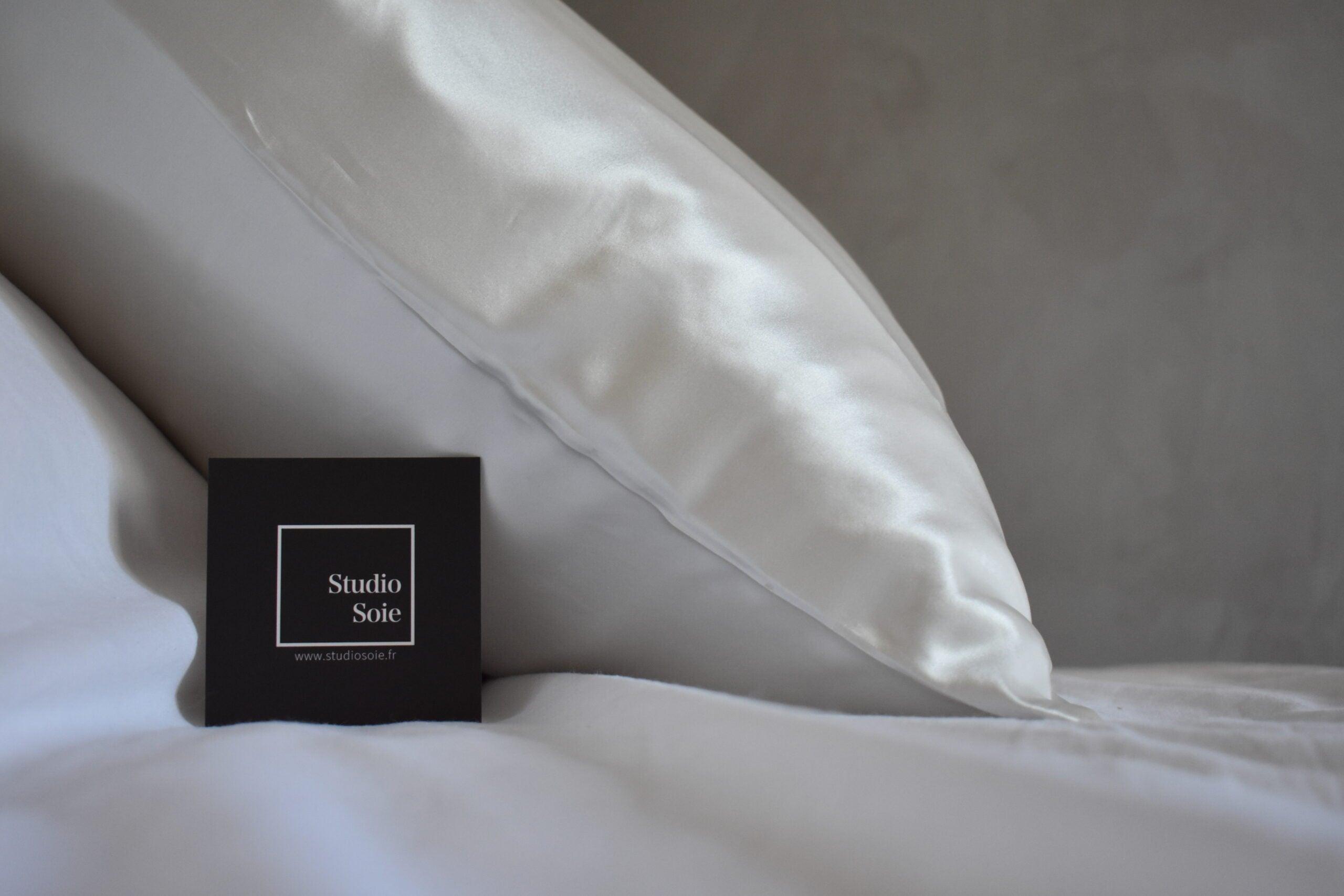 Taie d'oreiller en soie avantages peau : 7 bienfaits pour cheveux et visage