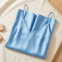 Robe Mi-Longue en Soie de Mûrier 21 Momme — Col V Coupe Biais 14 Coloris Femme - coloris bleu-ciel | StudioSoie