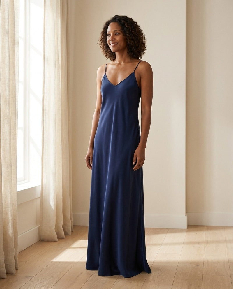Robe Longue en Soie de Mûrier 21 Momme — Col V Bretelles Réglables 17 Coloris Femme