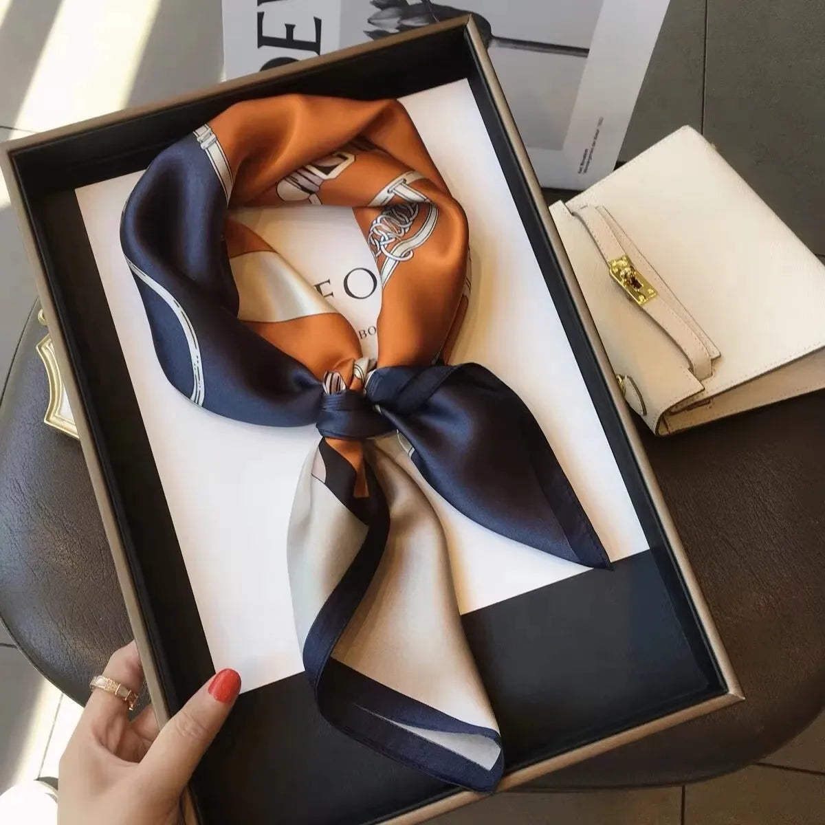 Foulard Carré en Soie Naturelle 65 cm - Accessoire Luxe 100% Soie de Mûrier - StudioSoie