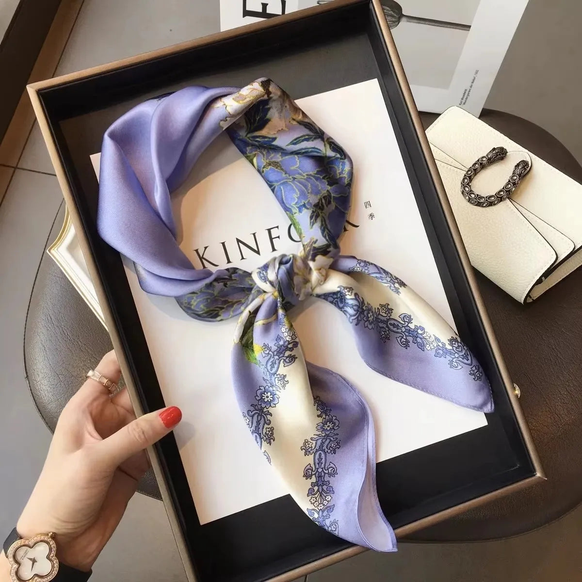 Foulard Carré en Soie Naturelle 65 cm - Accessoire Luxe 100% Soie de Mûrier - StudioSoie