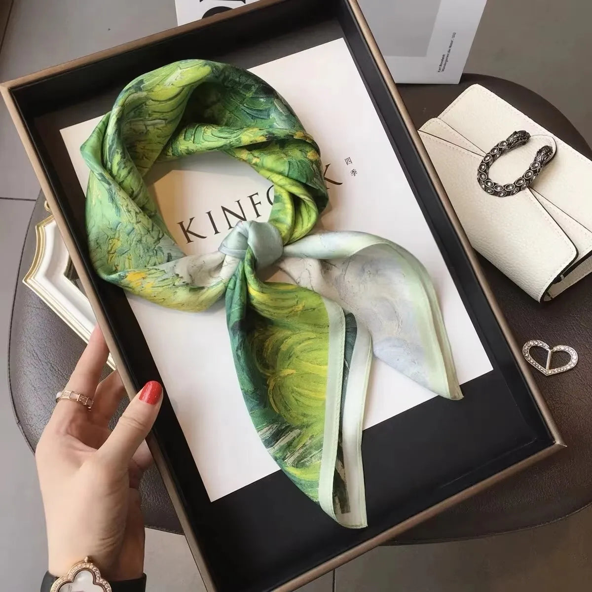 Foulard Carré en Soie Naturelle 65 cm - Accessoire Luxe 100% Soie de Mûrier - StudioSoie