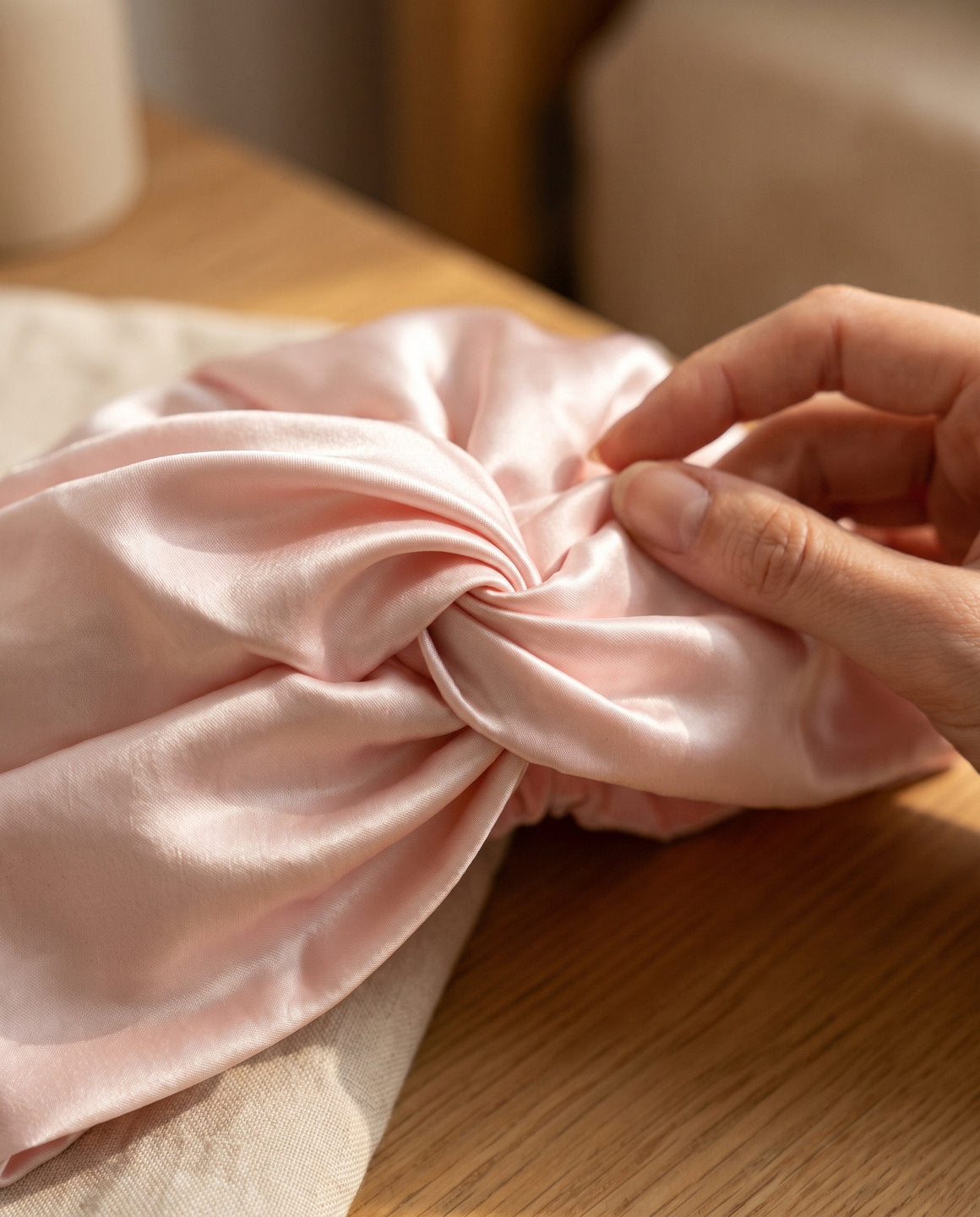 Bonnet turban en soie – détail de la matière – StudioSoie