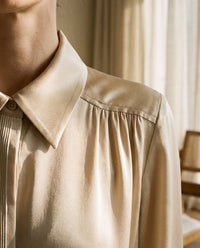Chemise ample en soie de mûrier 19 momme – détail de la matière – StudioSoie