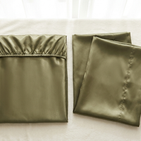 Parure de lit 3 pièces en satin glossy vert militaire - StudioSoie