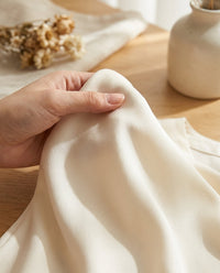 T-Shirt Col V en Soie de Mûrier - Haut Manches Courtes Crêpe Jacquard Femme 100% Soie Naturelle - StudioSoie